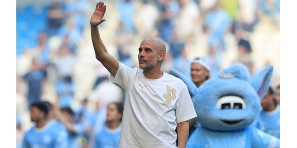 Kaksi valokuvaa yhdessä muodostaa Manchester Cityn aikakauden, joka tunnetaan nimellä Pep Guardiolan aikakausi